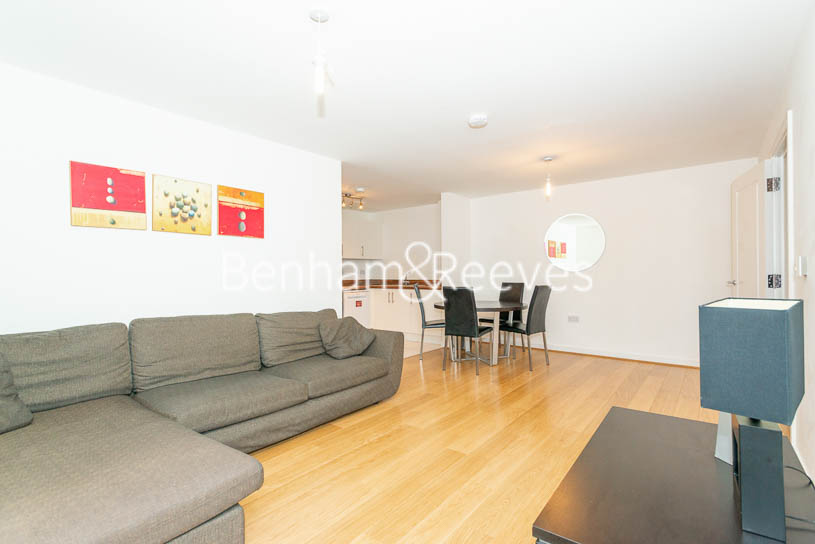 picture of 3 Bedroom(s) flat in  Shepherd Court, Canary Wharf, E14