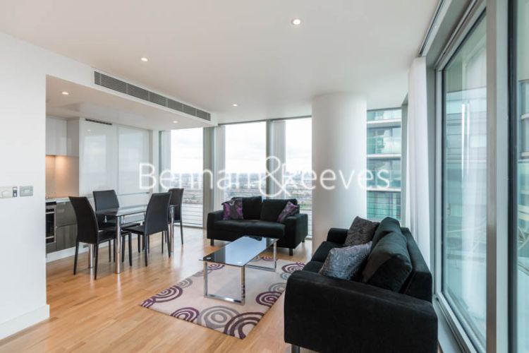 picture of 2-bed flat in  Canary Wharf