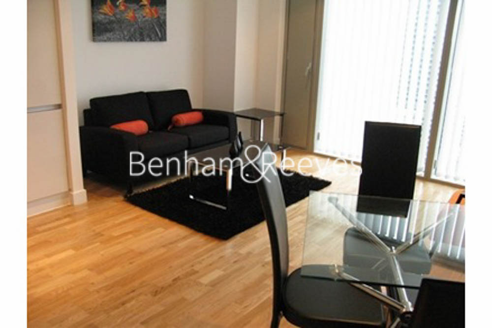 picture of 1-bed flat in  Canary Wharf