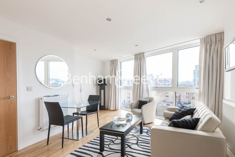 picture of 2-bed flat in  Canary Wharf