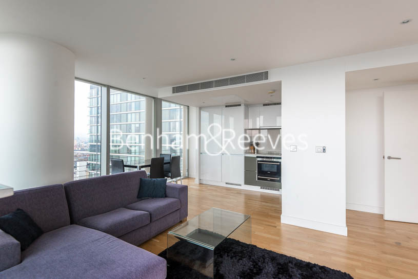 picture of 2-bed flat in  Canary Wharf