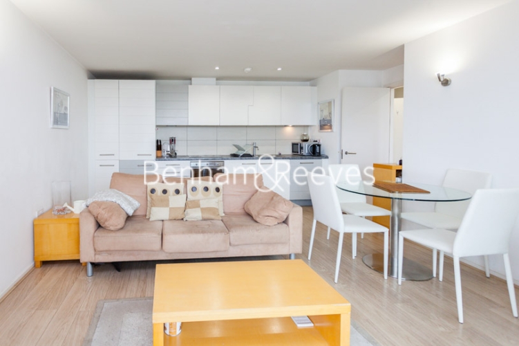 picture of 1 Bedroom(s) flat in Aurora Building, Blackwall Way, E14