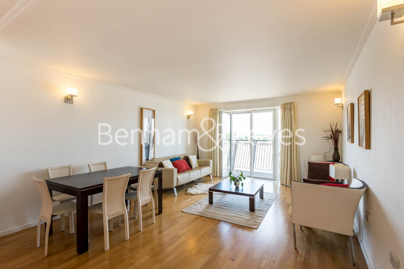 picture of 2-bed flat in  Canary Wharf