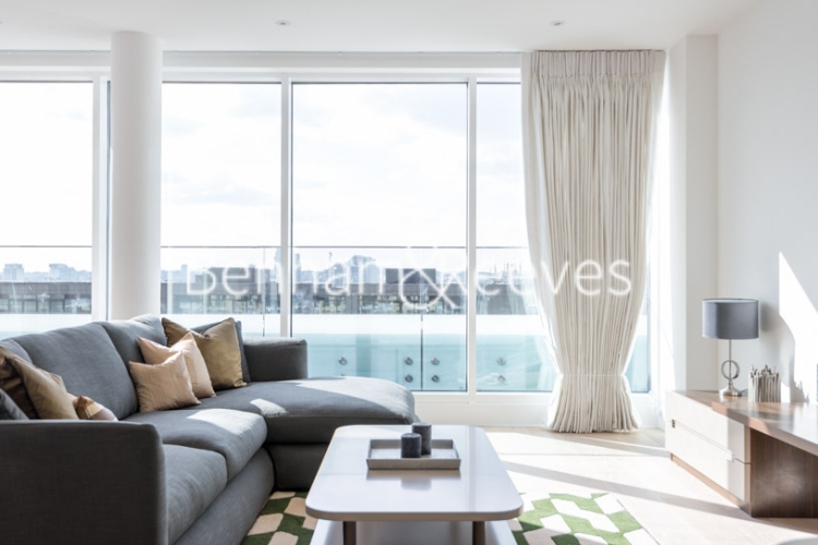 picture of 3-bed flat in  Imperial Wharf