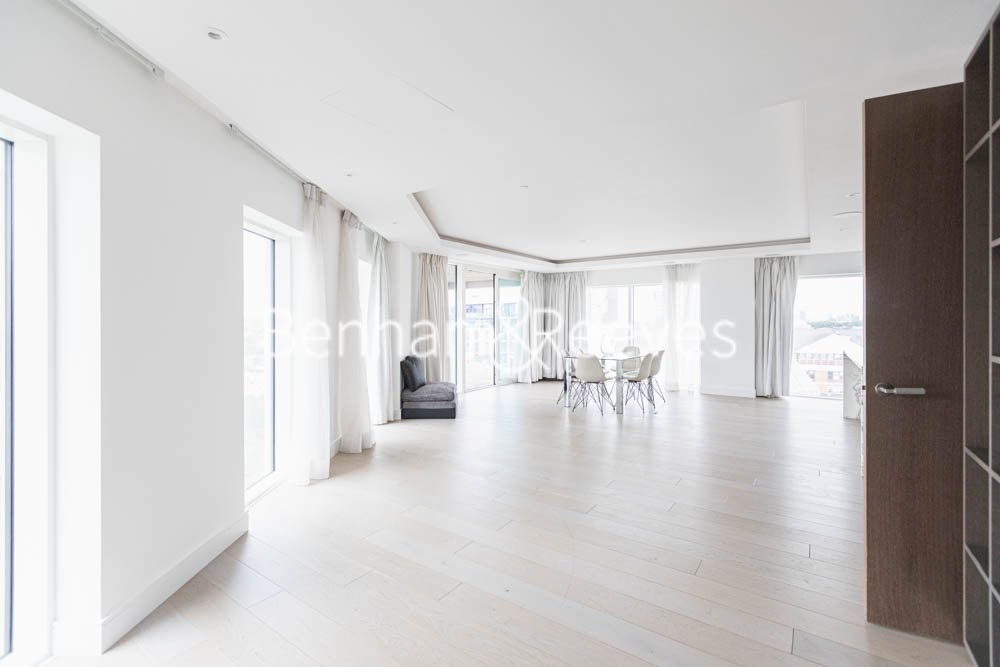 picture of 3-bed flat in  Nine Elms