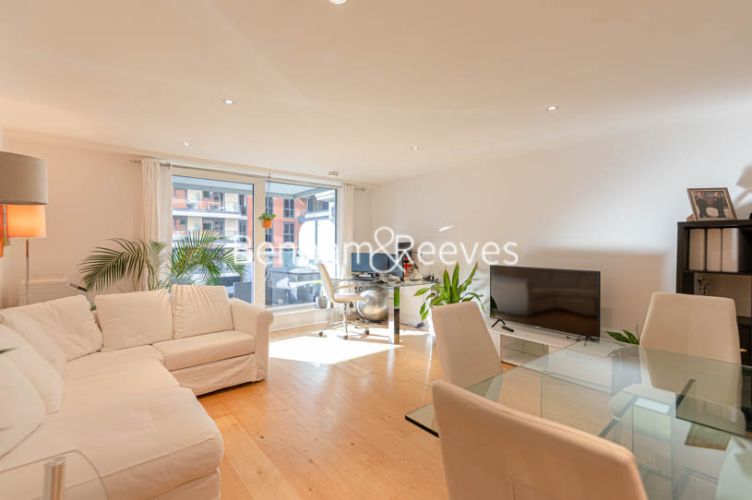 picture of 3 Bedroom(s) flat in Lensbury Avenue, Fulham, SW6