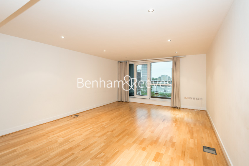 picture of 3 Bedroom(s) flat in  Lensbury Avenue, Fulham, SW6