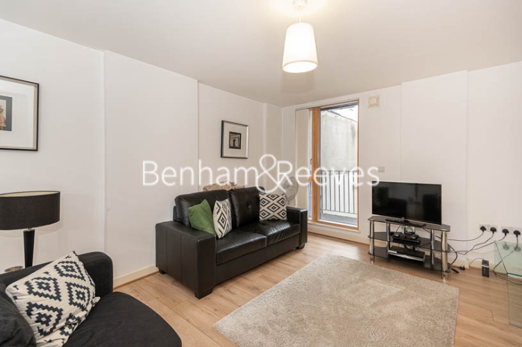 picture of 3-bed flat in  Kew