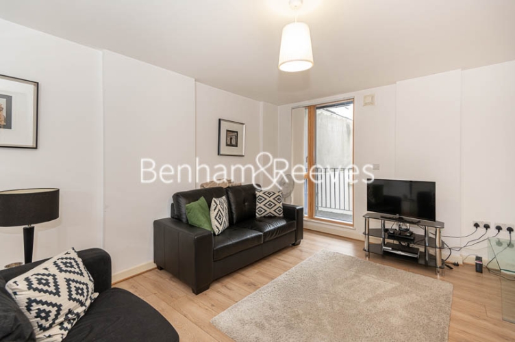 picture of 3-bed flat in  Highgate