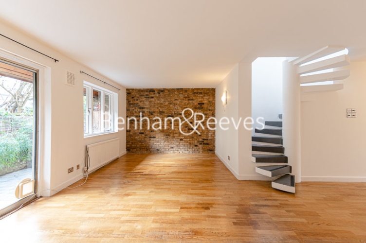 picture of 3-bed flat in  Highgate