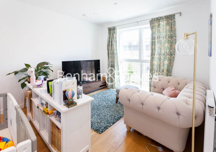 picture of 3 Bedroom(s) flat in  Prospect Row, Stratford, E15