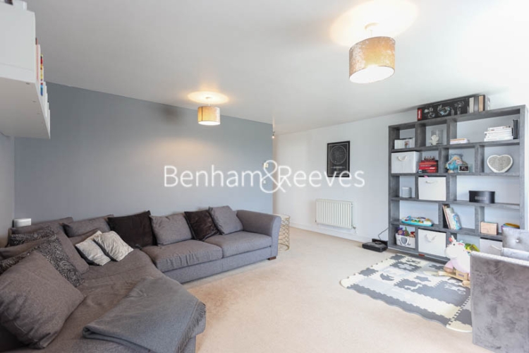 picture of 2 Bedroom(s) flat in  Erebus Drive, Woolwich, SE18